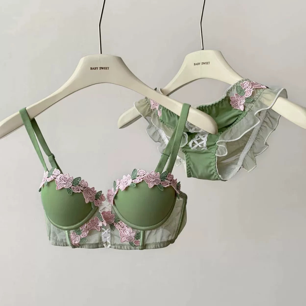 Sweet Lace Push-Up Bra Set for Women – Soft Underwire Support Bra & Panty Set with Detachable Straps
